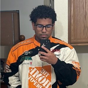 Meet your Posher, Jhanzeil